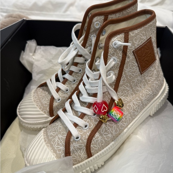 LOEWE Anagram High-Top Sneakers - Picture 3 of 8